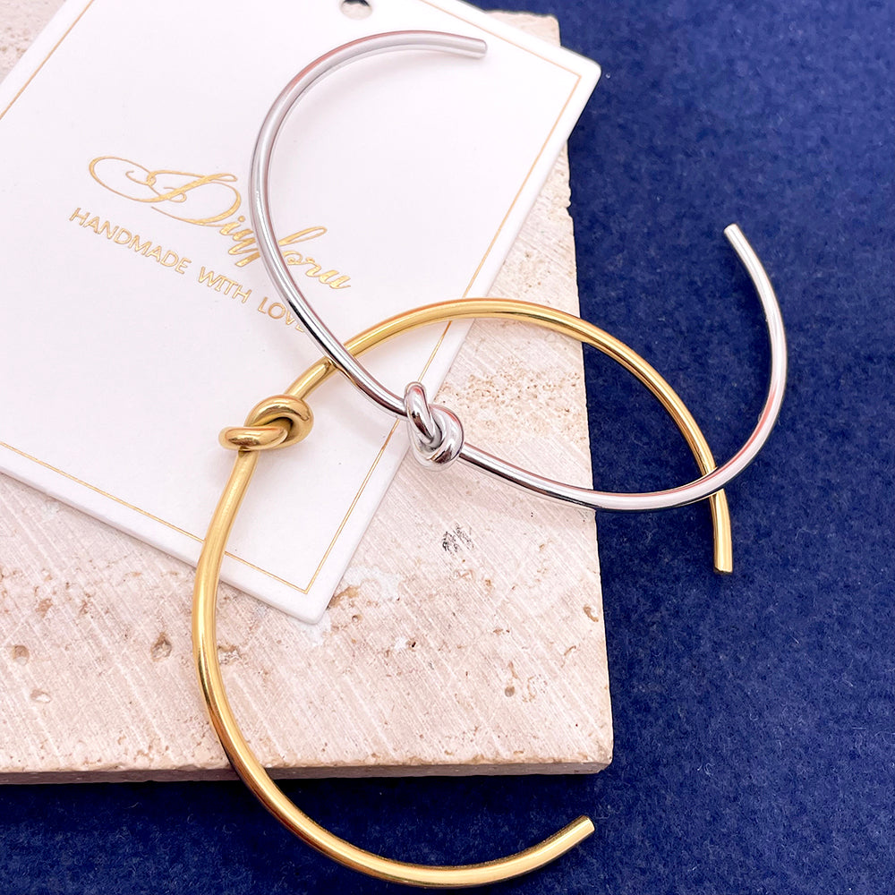 Half-open Knotted bracelet