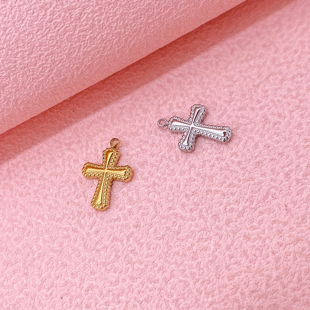 1322 Cross charm