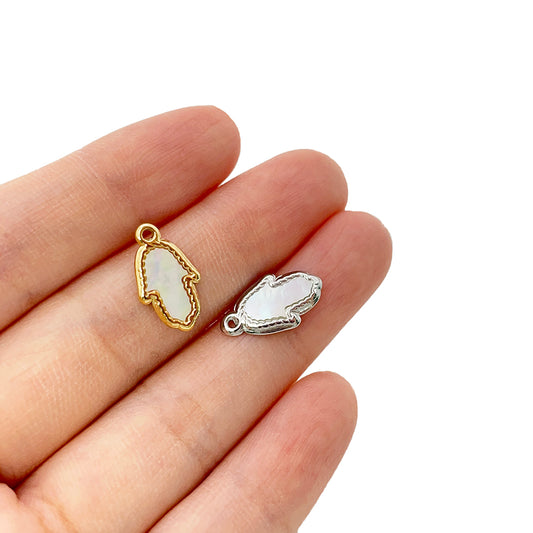 2734 Shell hand charm