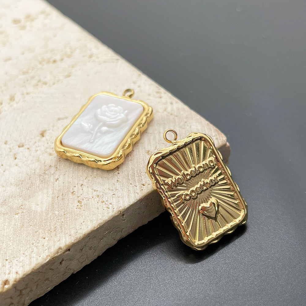 2779 Flower shell charm