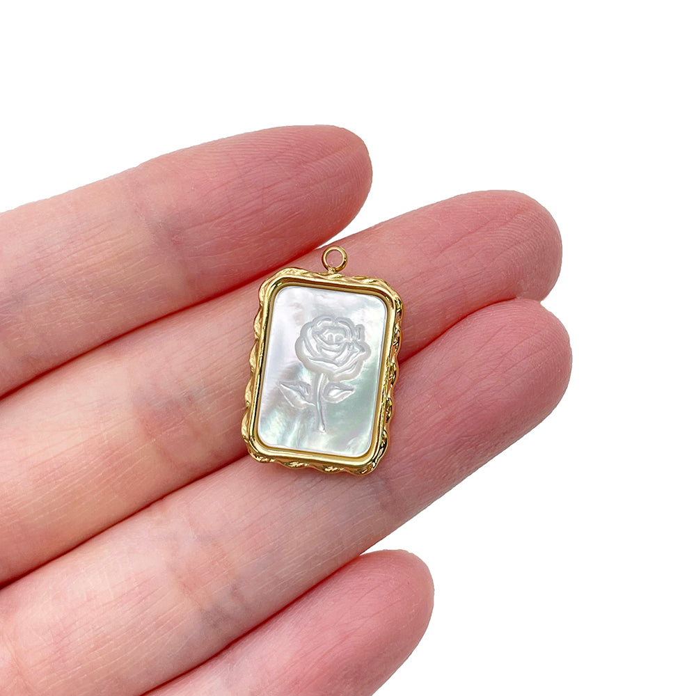 2779 Flower shell charm