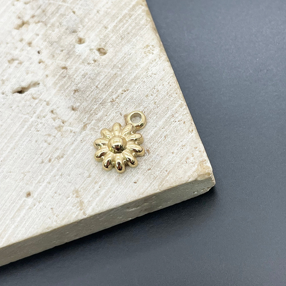 13112 Tiny Flower Charm