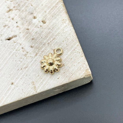 13112 Tiny Flower Charm