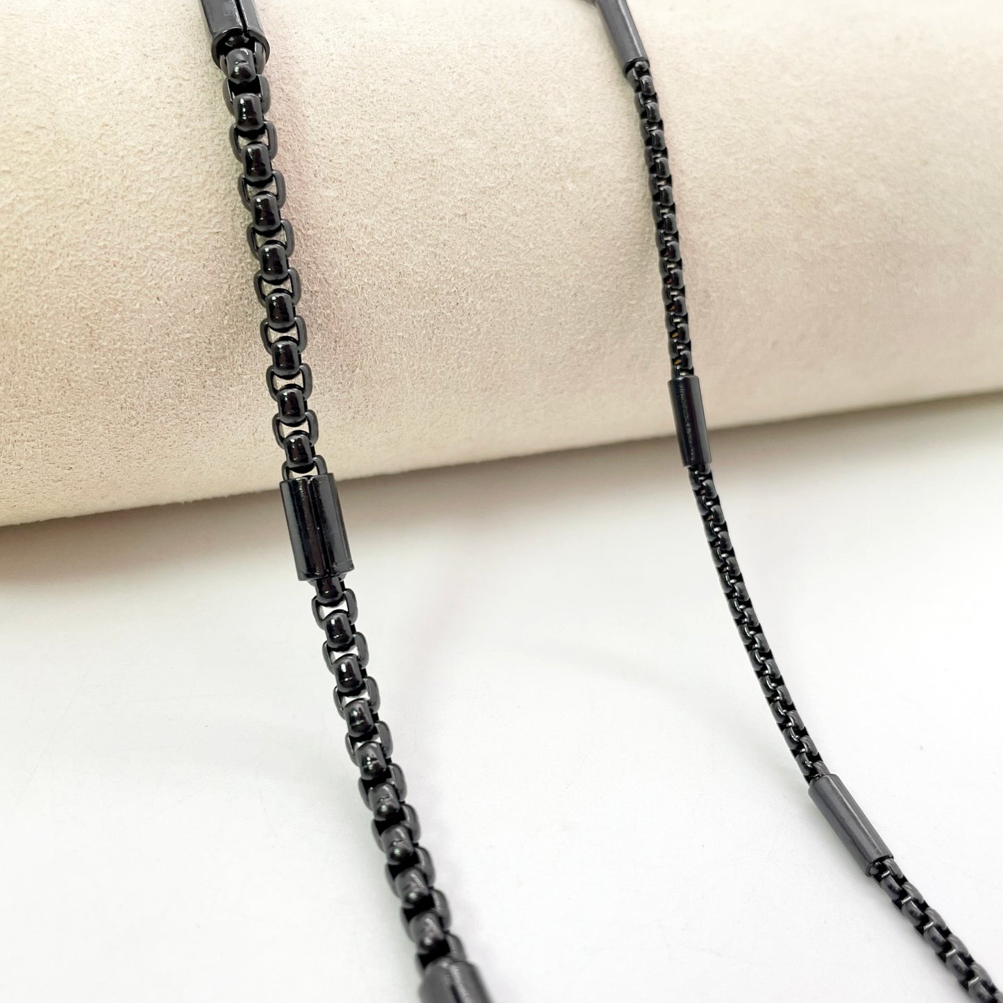 C1609 Square pearl pipe black chain