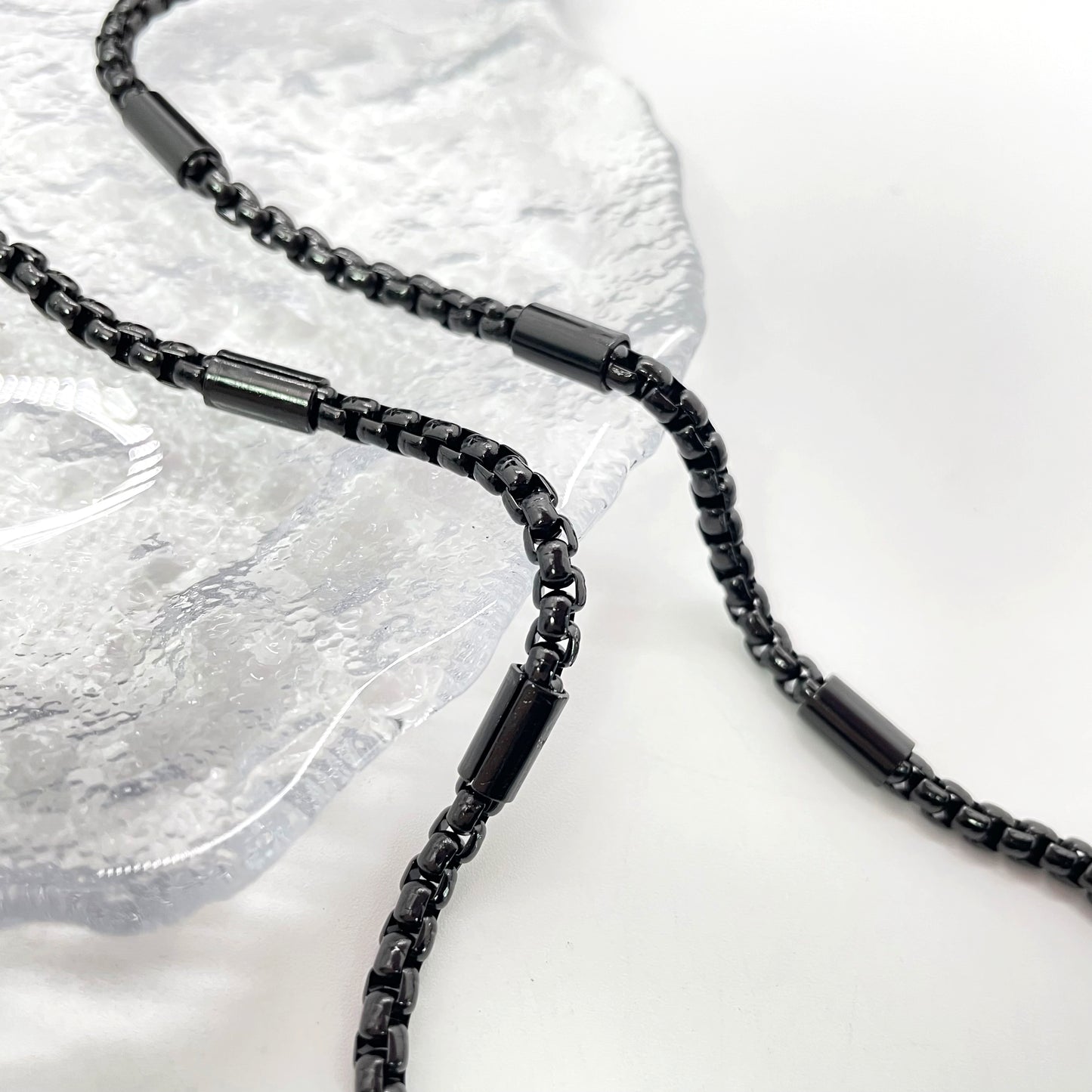 C1609 Square pearl pipe black chain