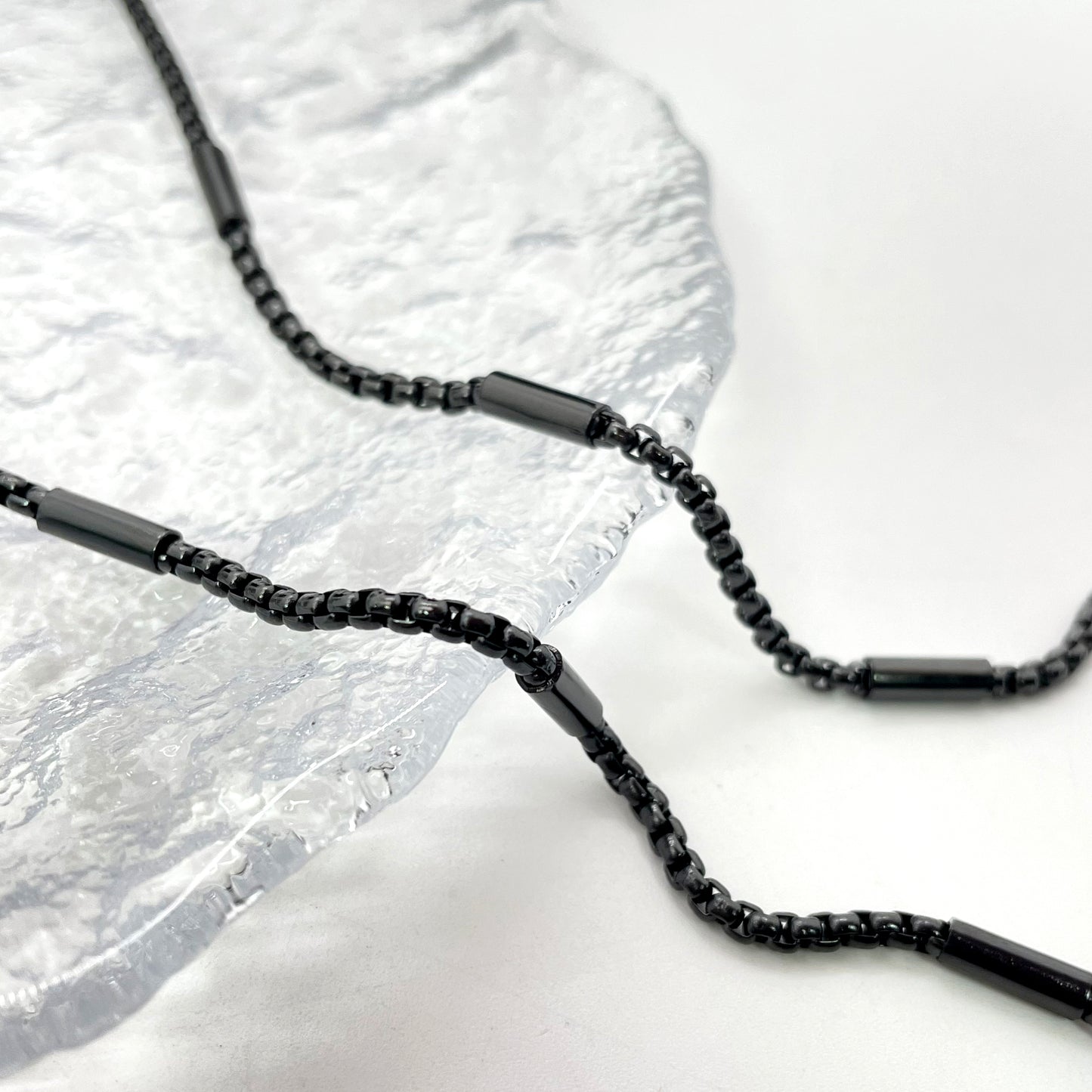 C1609 Square pearl pipe black chain