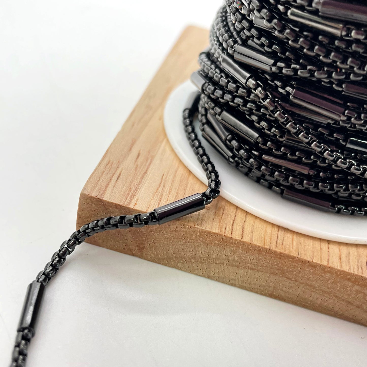 C1609 Square pearl pipe black chain