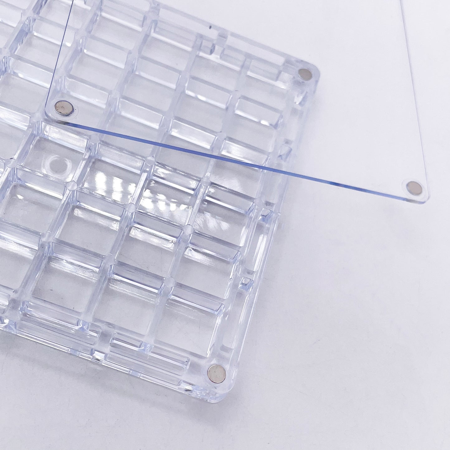 Magnetic storage box