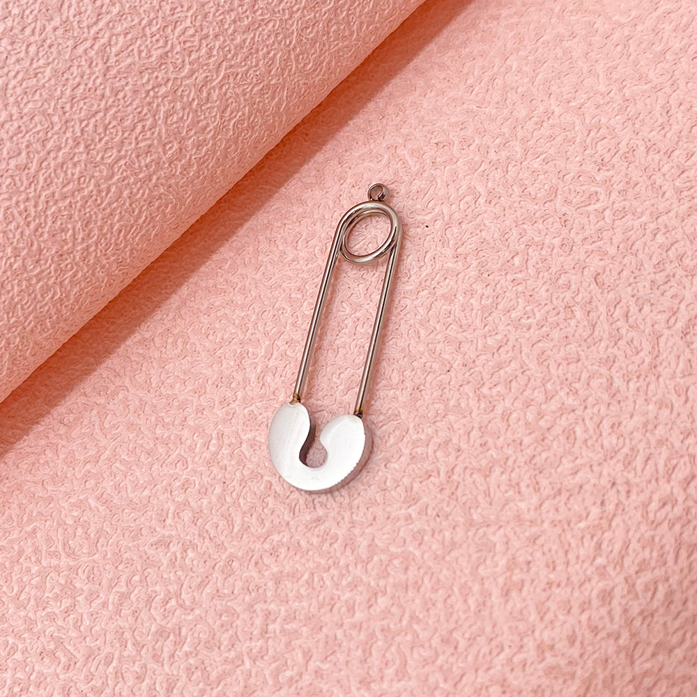 PC146 Paper clip charm